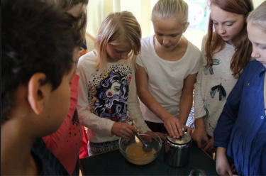 Students making a Ghanaian dish "zoomkoom"